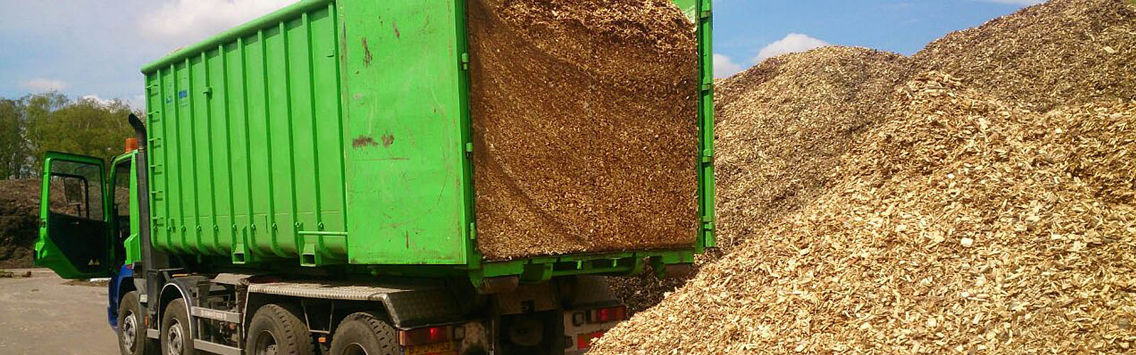 Hout versnipperen Wij versnipperen snoeihout en voeren het af.